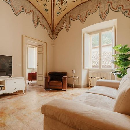 Sotto Gli Affreschi Del 1800 Con Colazione Inclusa أسيسي المظهر الخارجي الصورة