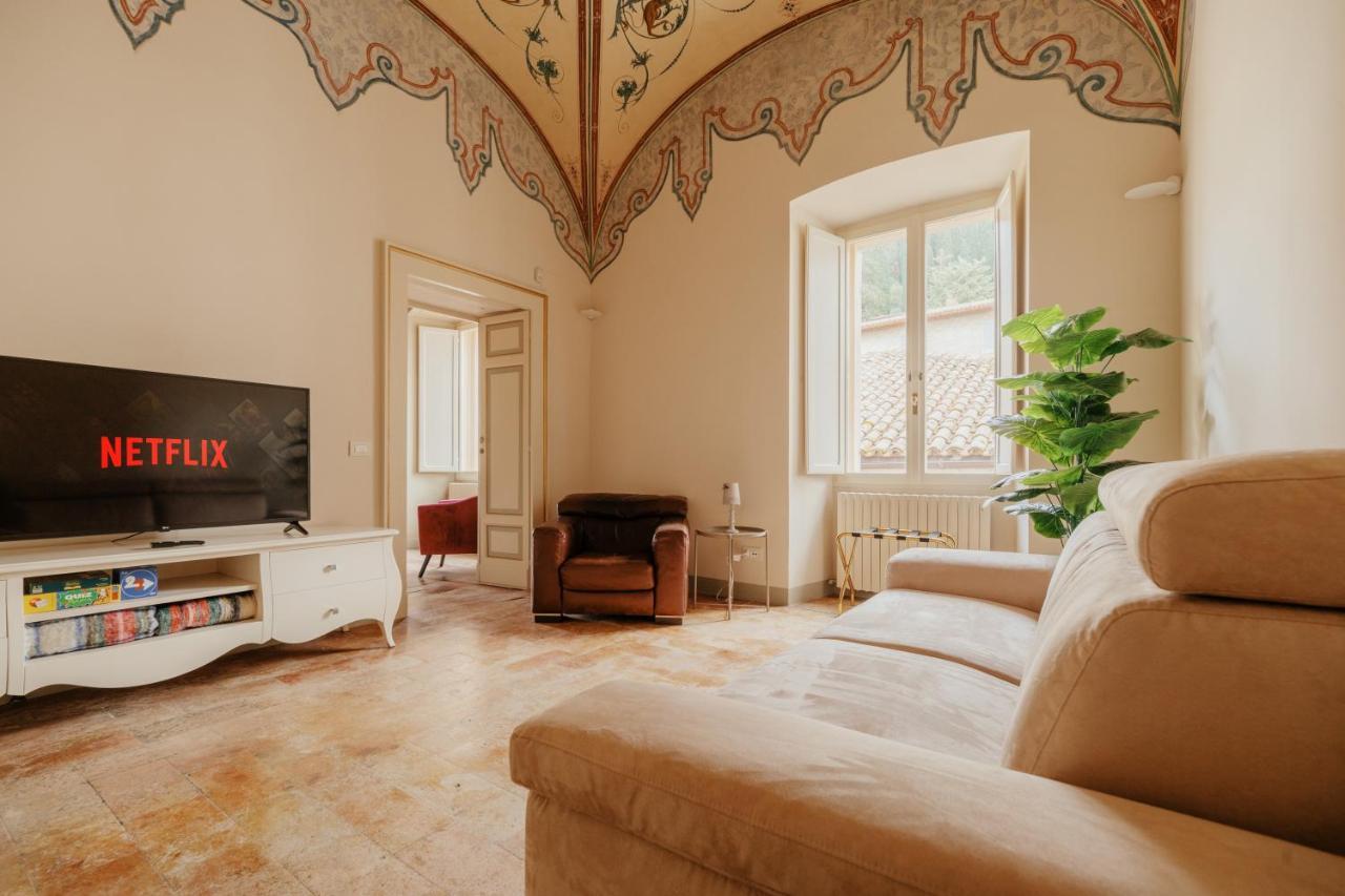 Sotto Gli Affreschi Del 1800 Con Colazione Inclusa أسيسي المظهر الخارجي الصورة